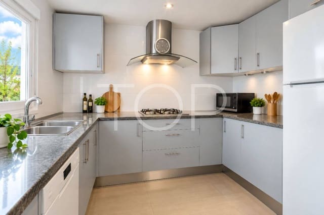 6 soveværelse Byhus til salg i Buzanada, Arona med garage - € 639.000 (Ref: 10163979)