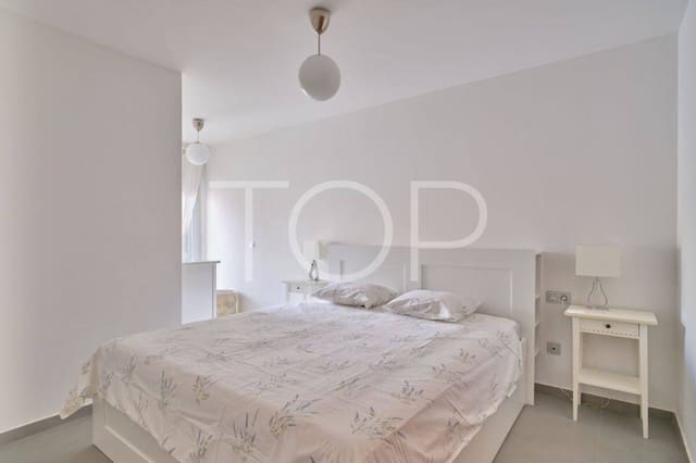2 bedroom Flat for sale in La Tejita, Granadilla de Abona with pool garage - € 400,000 (Ref: 10170279)