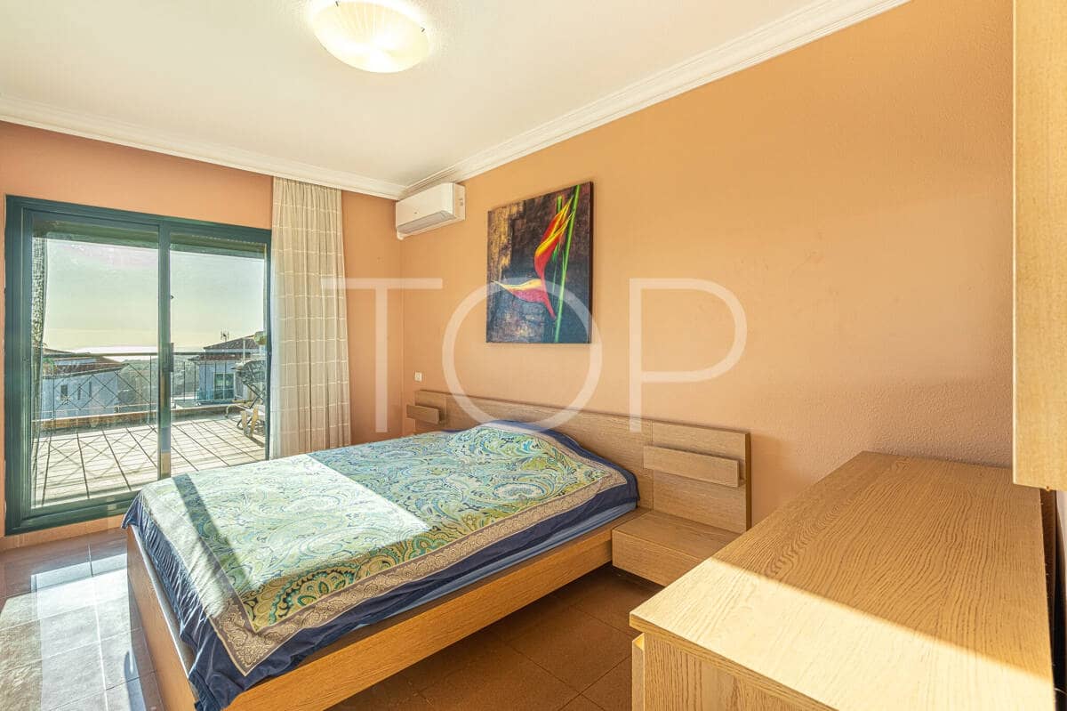 3 soveværelse Penthouse til salg i Playa del Duque med swimmingpool garage - € 720.000 (Ref: 10179661)