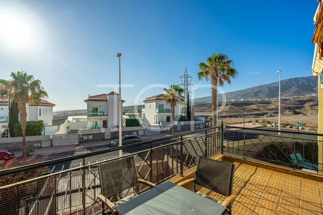 3 soveværelse Penthouse til salg i Playa del Duque, Adeje med swimmingpool garage - € 720.000 (Ref: 10179661)