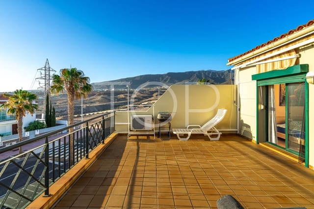 3 soveværelse Penthouse til salg i Playa del Duque, Adeje med swimmingpool garage - € 720.000 (Ref: 10179661)
