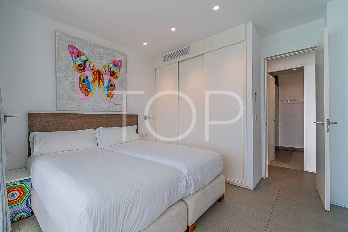 2 soveværelse Lejlighed til salg i Playa del Duque med swimmingpool - € 1.175.000 (Ref: 7673204)