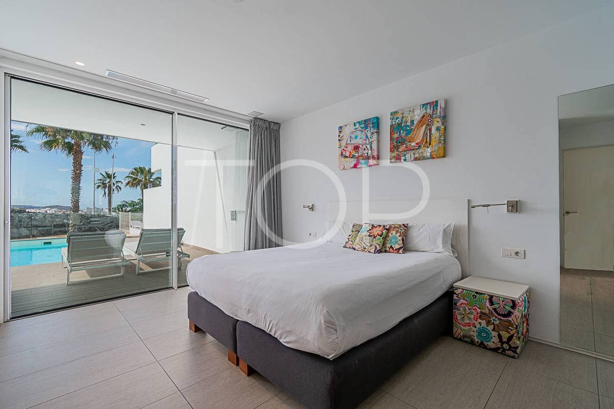 2 soveværelse Lejlighed til salg i Playa del Duque med swimmingpool - € 1.175.000 (Ref: 7673204)