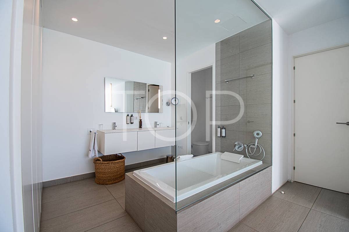 2 soveværelse Lejlighed til salg i Playa del Duque med swimmingpool - € 1.175.000 (Ref: 7673204)