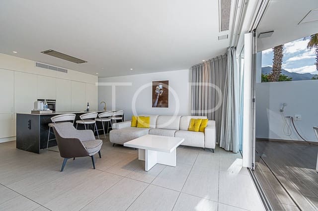 2 soveværelse Lejlighed til salg i Playa del Duque, Adeje med swimmingpool - € 1.175.000 (Ref: 7673204)