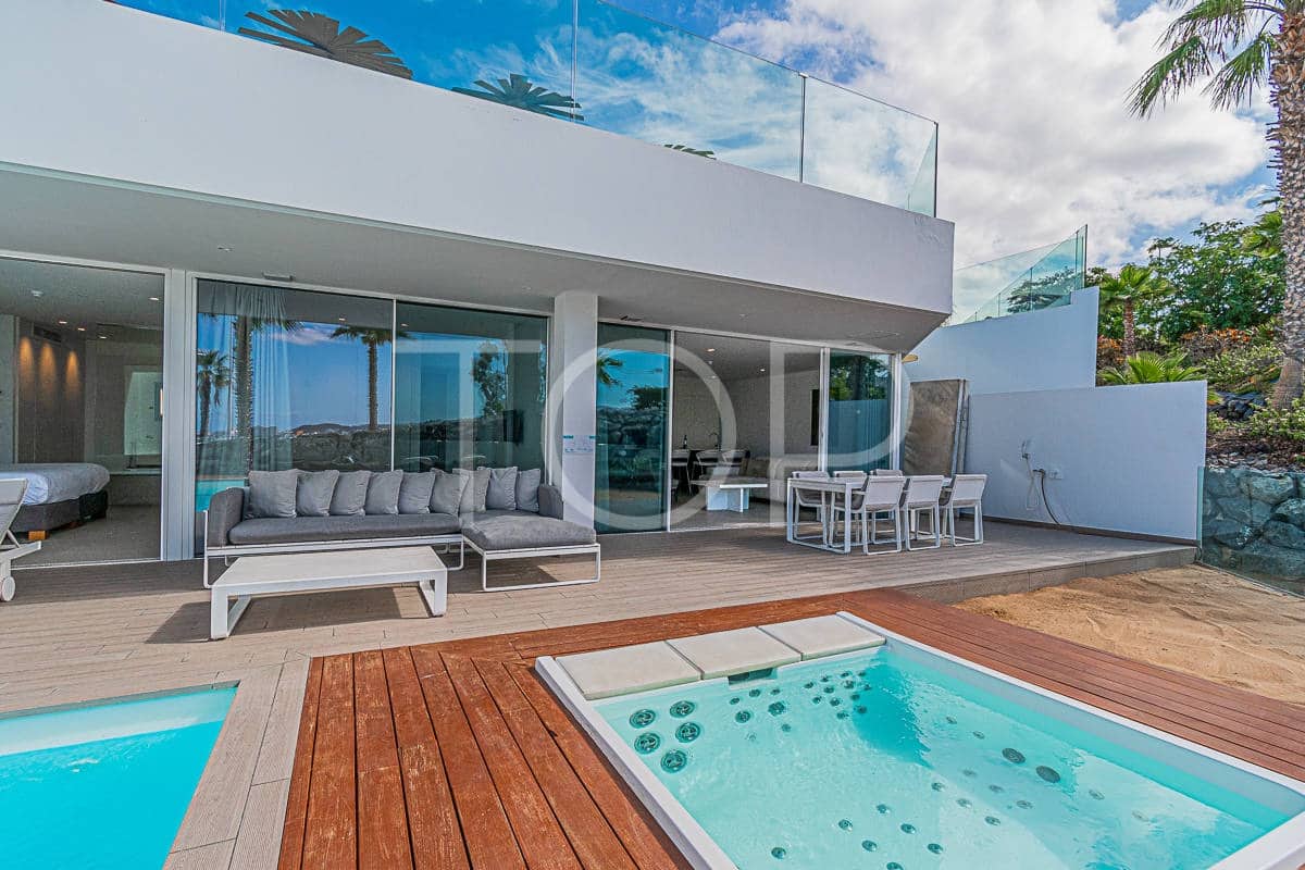 2 soveværelse Lejlighed til salg i Playa del Duque med swimmingpool - € 1.175.000 (Ref: 7673204)