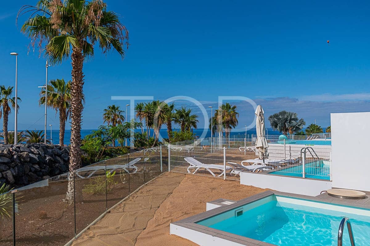 2 soveværelse Lejlighed til salg i Playa del Duque med swimmingpool - € 1.175.000 (Ref: 7673204)
