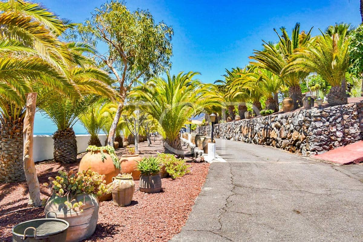 9 soveværelse Finca/Landehus til salg i Alcala med swimmingpool garage - € 3.050.000 (Ref: 7673247)