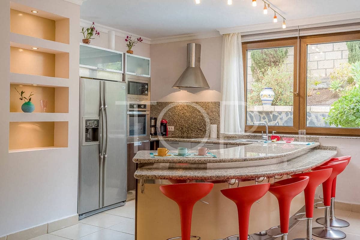 14 soveværelse Finca/Landehus til salg i Playa San Juan med swimmingpool garage - € 2.500.000 (Ref: 7673248)