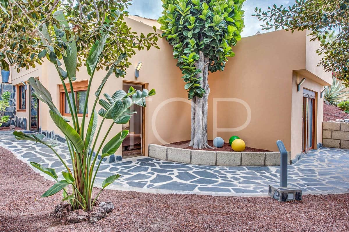 14 soveværelse Finca/Landehus til salg i Playa San Juan med swimmingpool garage - € 2.500.000 (Ref: 7673248)