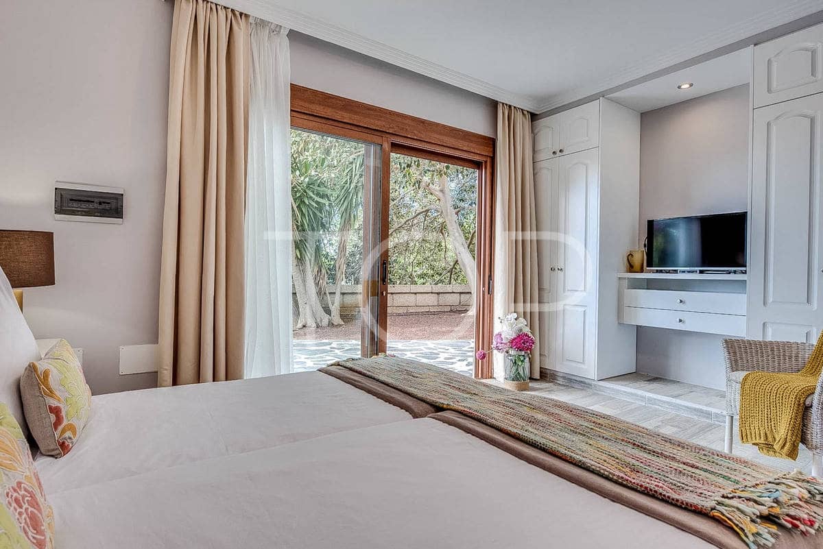 14 soveværelse Finca/Landehus til salg i Playa San Juan med swimmingpool garage - € 2.500.000 (Ref: 7673248)