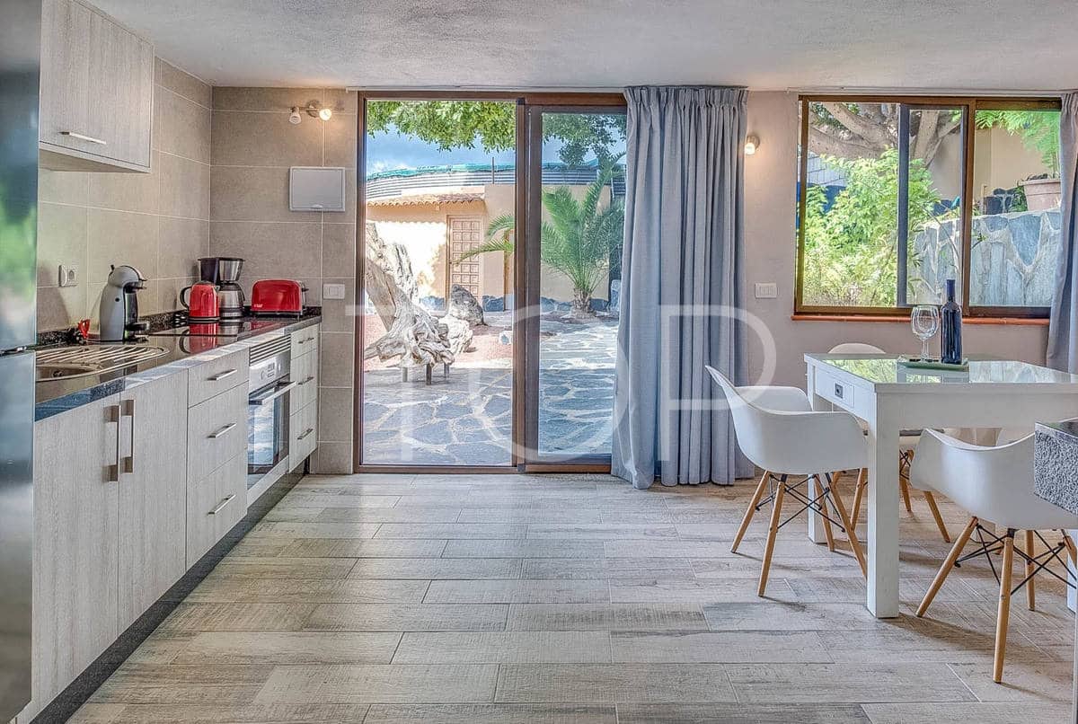 14 soveværelse Finca/Landehus til salg i Playa San Juan med swimmingpool garage - € 2.500.000 (Ref: 7673248)