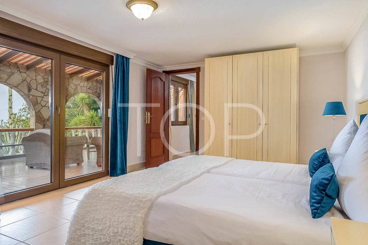 14 soveværelse Finca/Landehus til salg i Playa San Juan med swimmingpool garage - € 2.500.000 (Ref: 7673248)