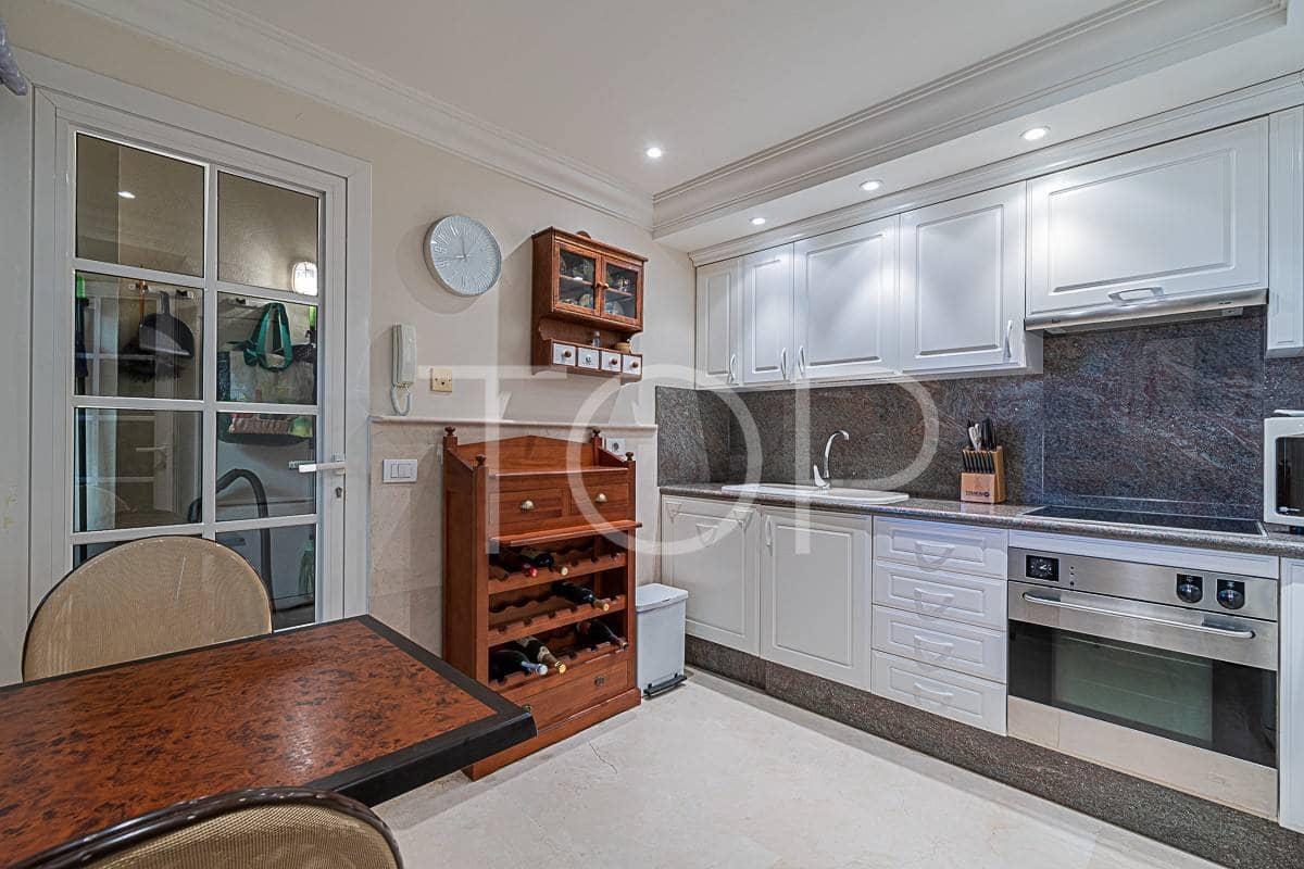 3 soveværelse Penthouse til salg i Playa del Duque med swimmingpool garage - € 895.000 (Ref: 7673271)