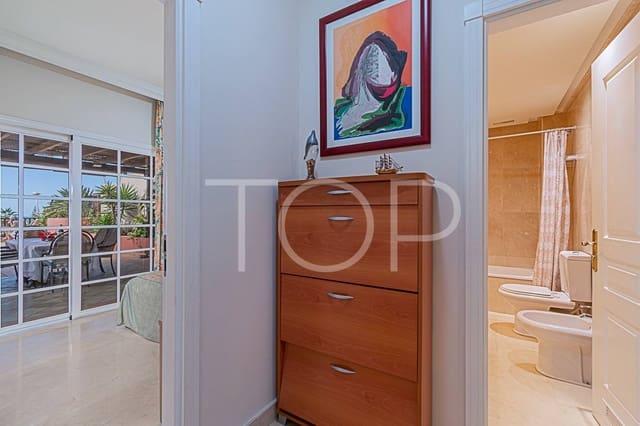 3 soveværelse Penthouse til salg i Playa del Duque, Adeje med swimmingpool garage - € 895.000 (Ref: 7673271)