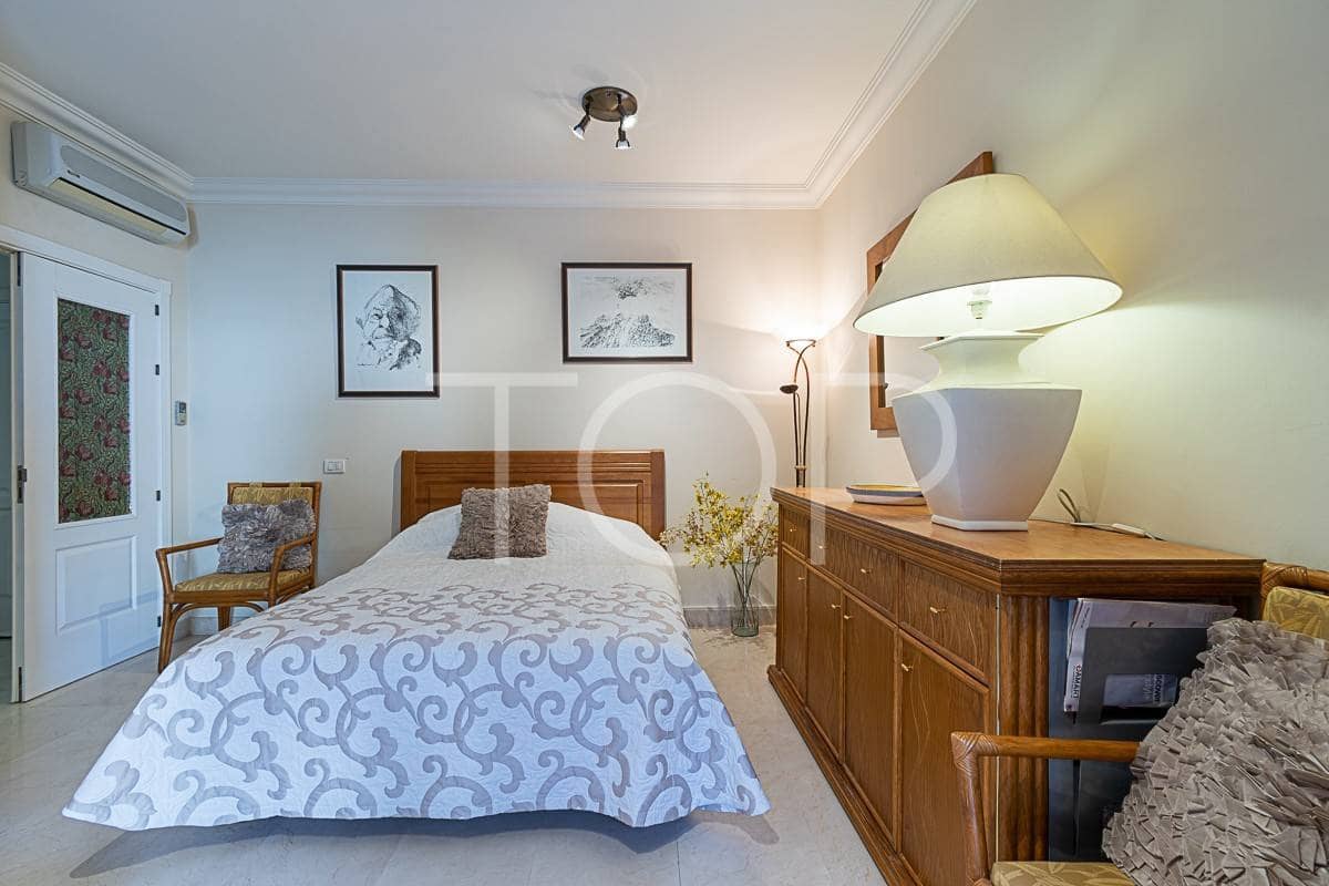 3 soveværelse Penthouse til salg i Playa del Duque med swimmingpool garage - € 895.000 (Ref: 7673271)