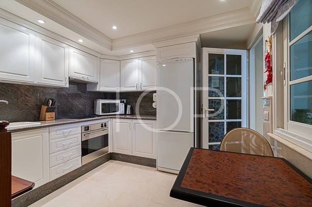 3 soveværelse Penthouse til salg i Playa del Duque, Adeje med swimmingpool garage - € 895.000 (Ref: 7673271)