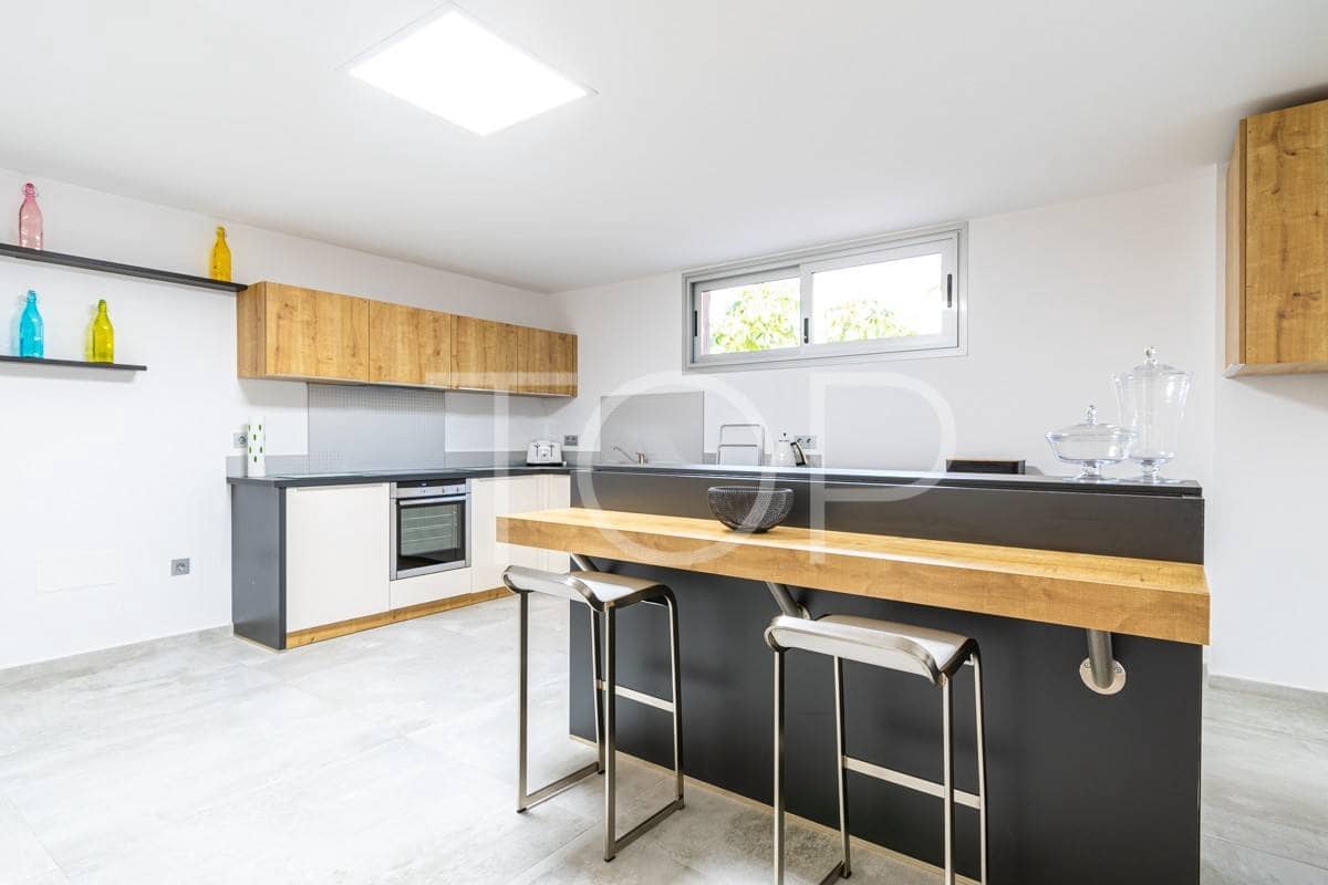 6 bedroom Villa for sale in La Caleta Adeje with pool garage - € 4,450,000 (Ref: 7673275)