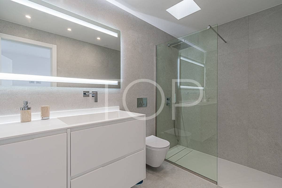 3 slaapkamer Rijtjeshuis te koop in Playa Fanabe met zwembad garage - € 1.400.000 (Ref: 7673321)