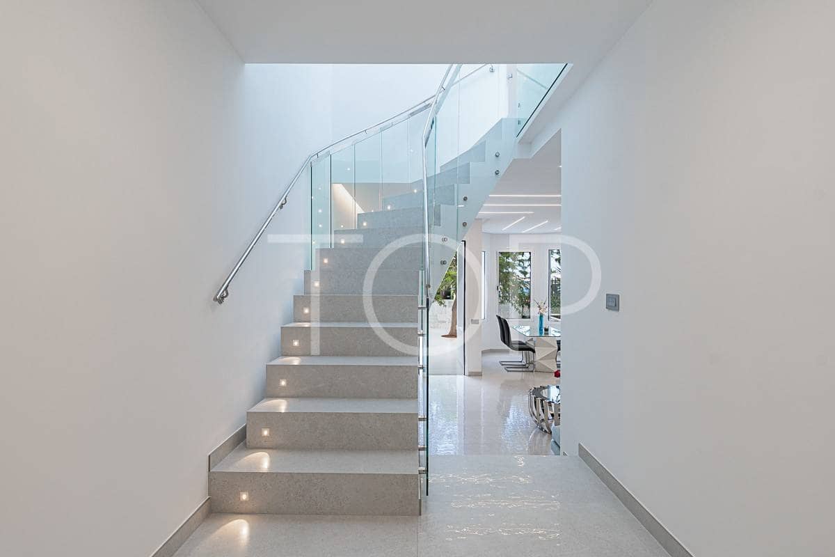 3 slaapkamer Rijtjeshuis te koop in Playa Fanabe met zwembad garage - € 1.400.000 (Ref: 7673321)