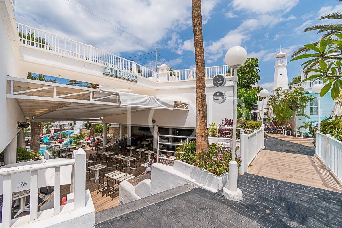 3 slaapkamer Rijtjeshuis te koop in Playa Fanabe met zwembad garage - € 1.400.000 (Ref: 7673321)