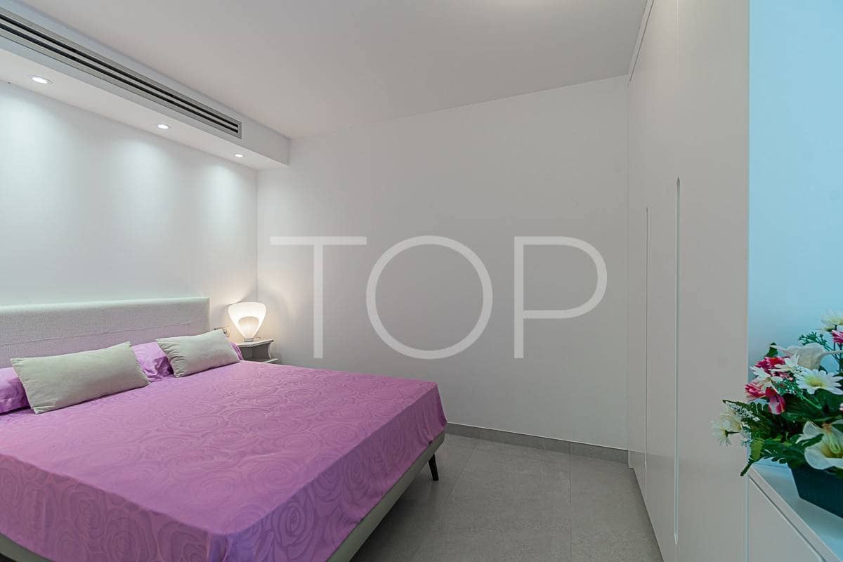 3 slaapkamer Rijtjeshuis te koop in Playa Fanabe met zwembad garage - € 1.400.000 (Ref: 7673321)