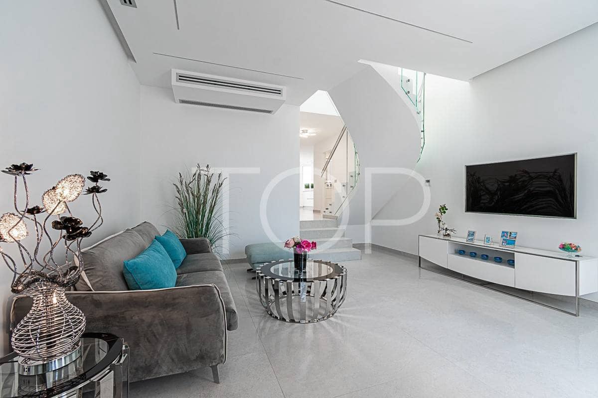 3 slaapkamer Rijtjeshuis te koop in Playa Fanabe met zwembad garage - € 1.400.000 (Ref: 7673321)