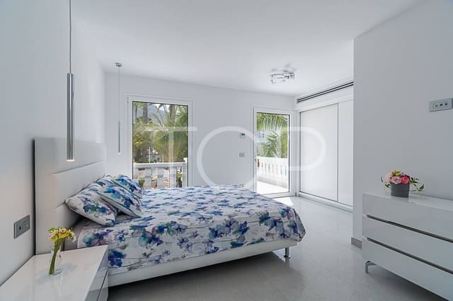 3 slaapkamer Rijtjeshuis te koop in Playa Fañabe, Adeje met zwembad garage - € 1.400.000 (Ref: 7673321)