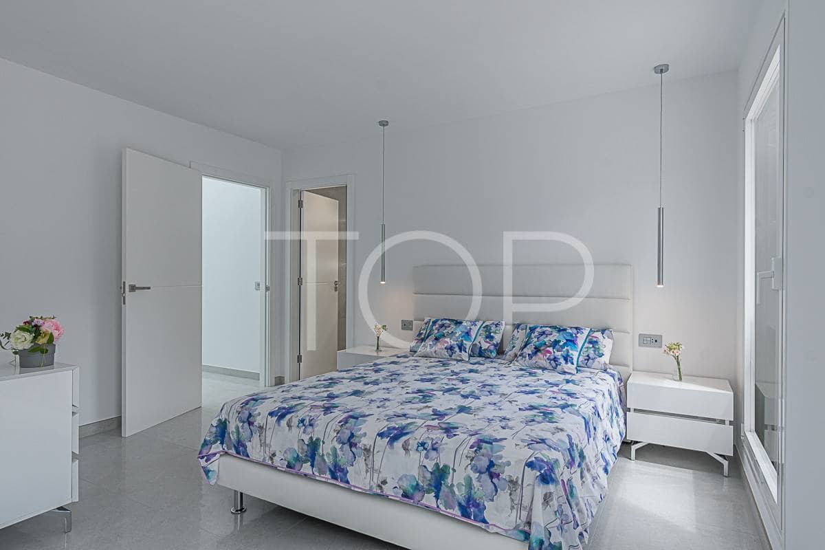 3 slaapkamer Rijtjeshuis te koop in Playa Fanabe met zwembad garage - € 1.400.000 (Ref: 7673321)