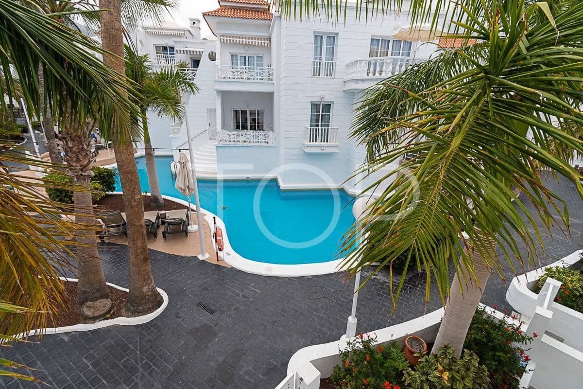 3 slaapkamer Rijtjeshuis te koop in Playa Fanabe met zwembad garage - € 1.400.000 (Ref: 7673321)