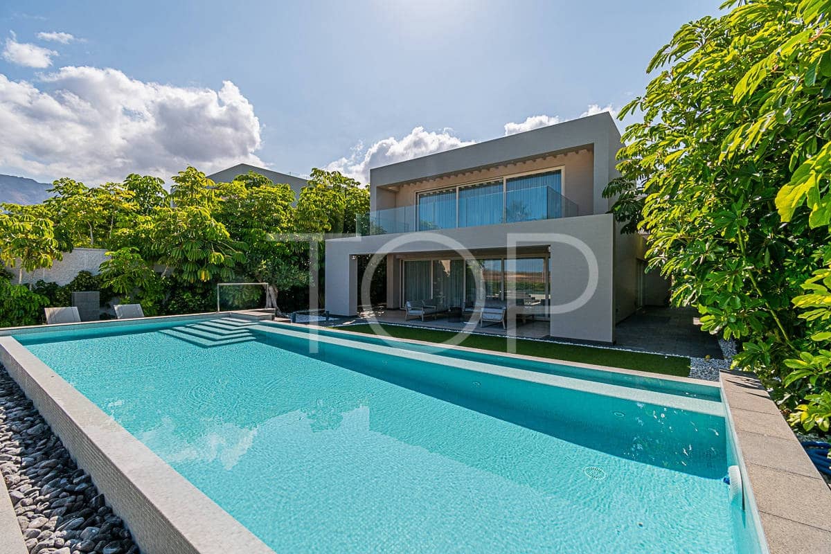 4 soveværelse Byhus til salg i La Caleta Adeje med swimmingpool garage - € 4.300.000 (Ref: 7673322)