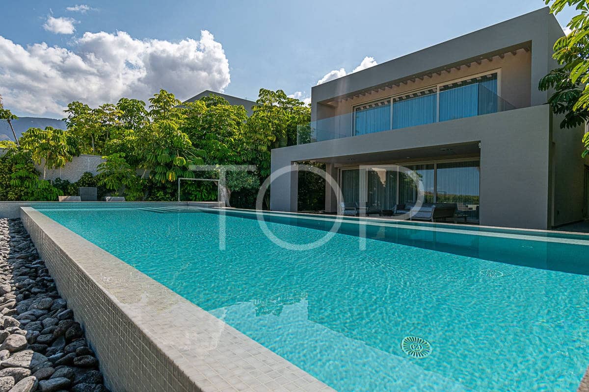 4 soveværelse Byhus til salg i La Caleta Adeje med swimmingpool garage - € 4.300.000 (Ref: 7673322)