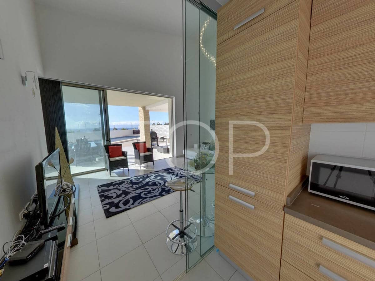 3 slaapkamer Rijtjeshuis te koop in La Caleta Adeje met zwembad garage - € 1.900.000 (Ref: 7673366)