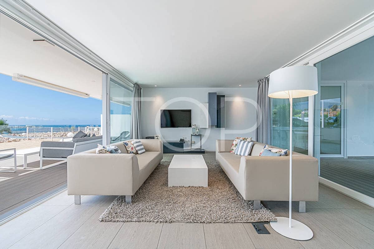 2 makuuhuone Asunto myytävänä paikassa Playa del Duque mukana uima-altaan - 1 200 000 € (Ref: 7795520)