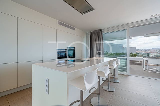 2 chambre Appartement à vendre à Playa del Duque, Adeje avec piscine - 1 200 000 € (Ref: 7795520)