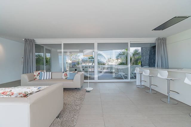 2 chambre Appartement à vendre à Playa del Duque, Adeje avec piscine - 1 200 000 € (Ref: 7795520)