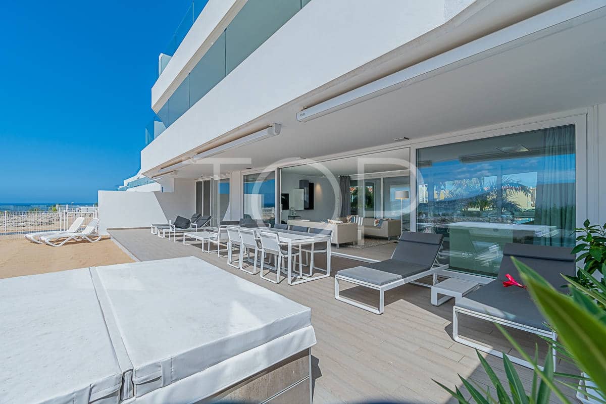 2 makuuhuone Asunto myytävänä paikassa Playa del Duque mukana uima-altaan - 1 200 000 € (Ref: 7795520)