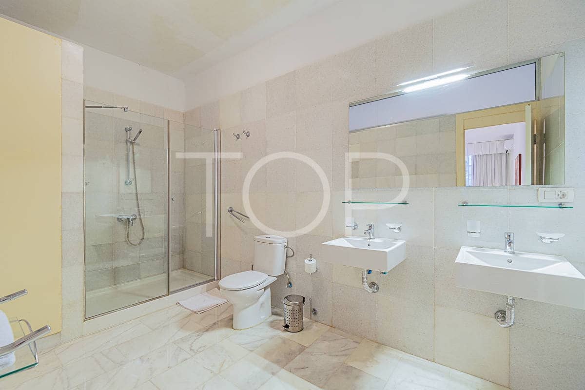 5 soverom Rekkehus til salgs i Playa del Duque med svømmebasseng garasje - € 3 200 000 (Ref: 7853766)