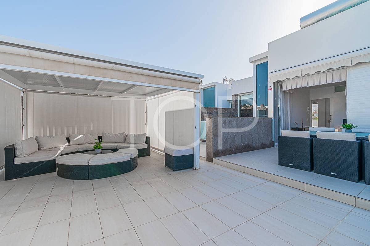 5 soverom Rekkehus til salgs i Playa del Duque med svømmebasseng garasje - € 3 200 000 (Ref: 7853766)