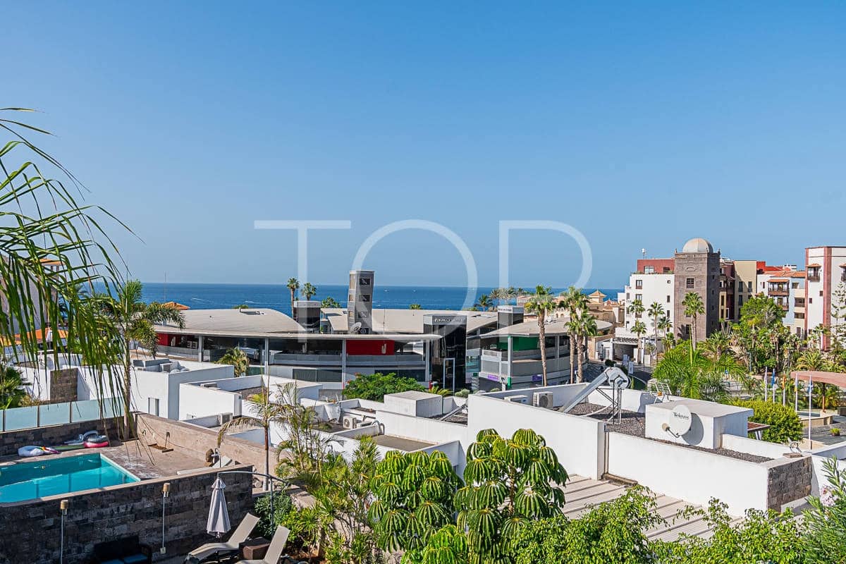 5 soverom Rekkehus til salgs i Playa del Duque med svømmebasseng garasje - € 3 200 000 (Ref: 7853766)