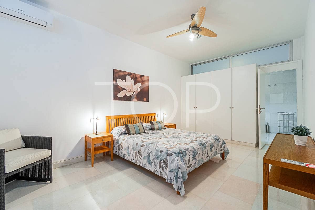 5 soverom Rekkehus til salgs i Playa del Duque med svømmebasseng garasje - € 3 200 000 (Ref: 7853766)