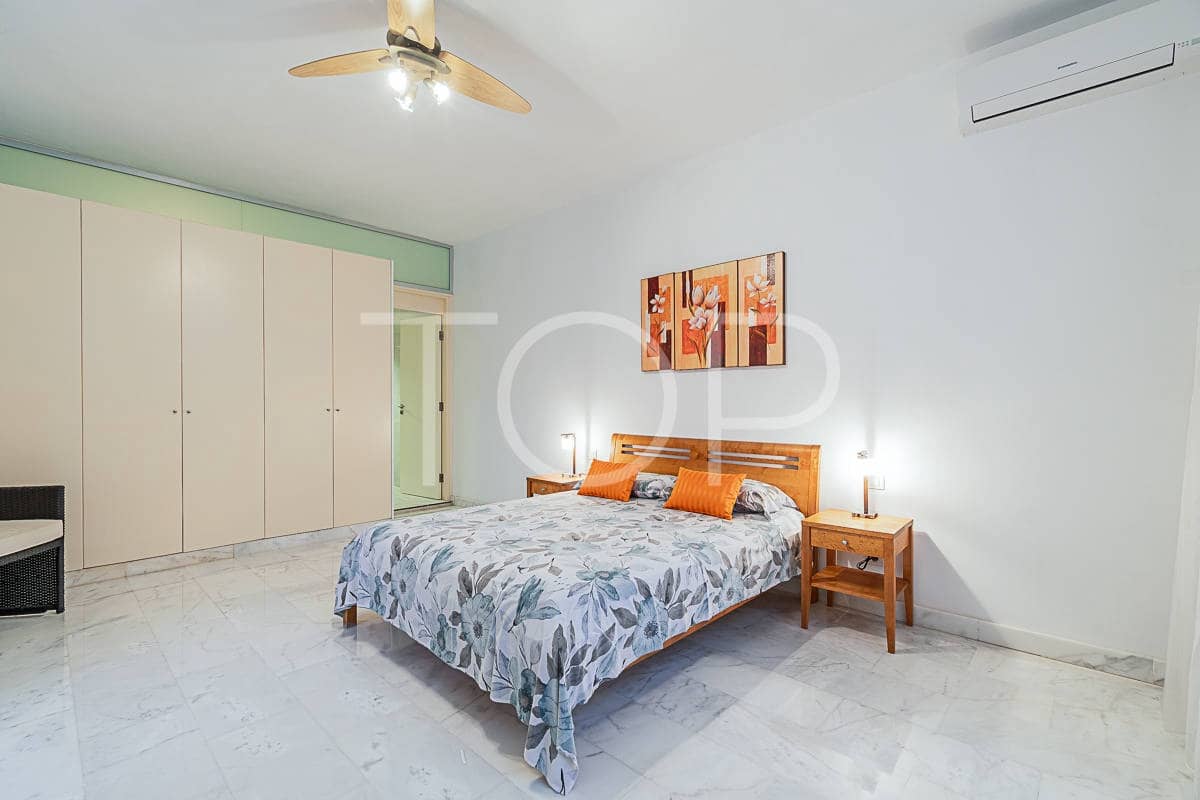 5 soverom Rekkehus til salgs i Playa del Duque med svømmebasseng garasje - € 3 200 000 (Ref: 7853766)