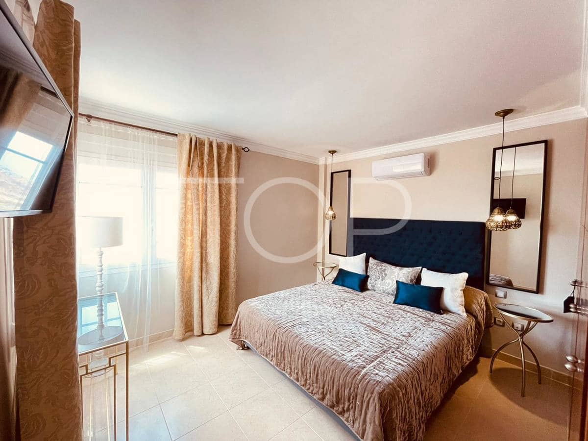 4 chambre Villa/Maison à vendre à Los Cristianos avec piscine garage - 795 000 € (Ref: 7912174)