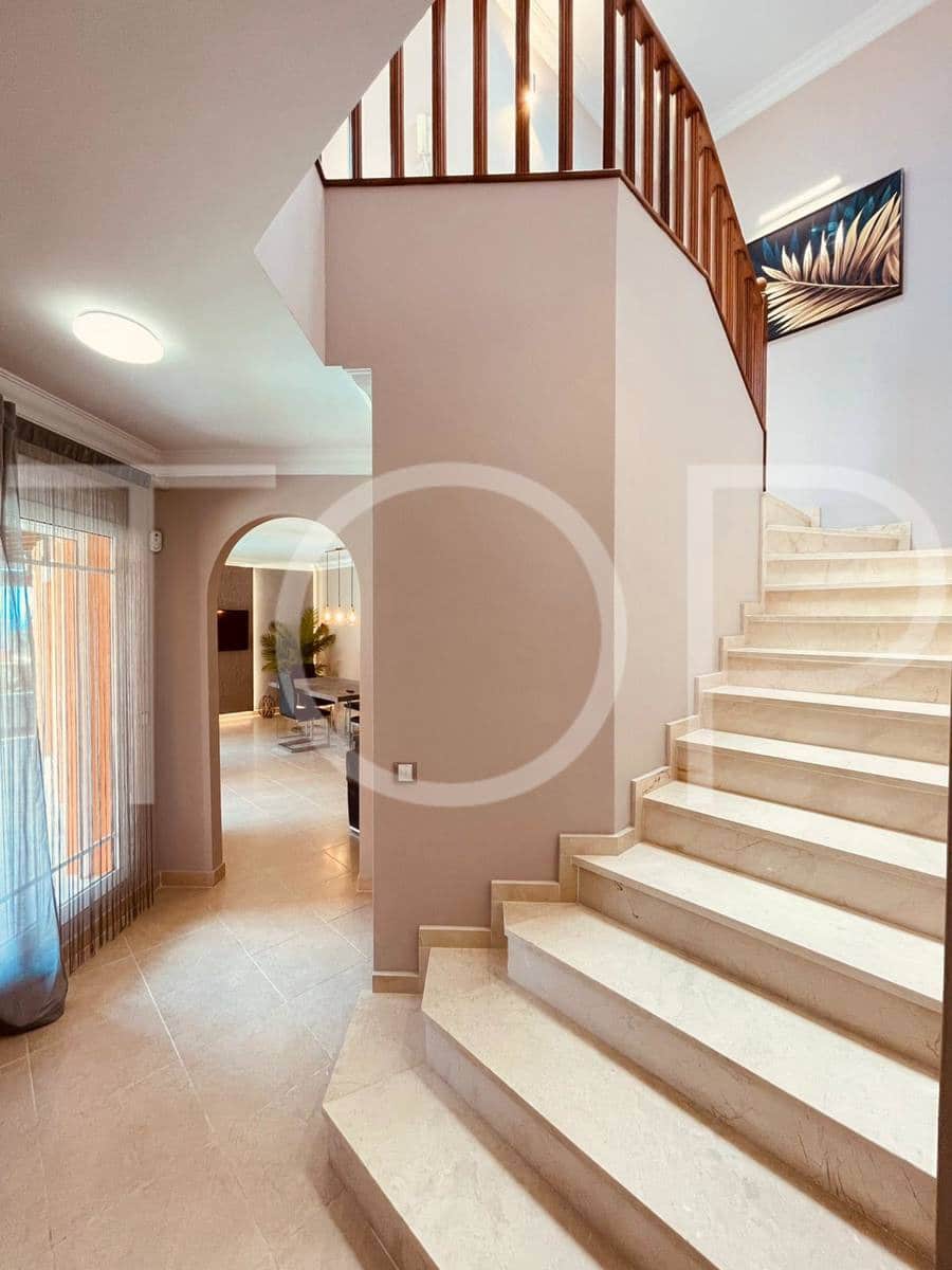 4 chambre Villa/Maison à vendre à Los Cristianos avec piscine garage - 795 000 € (Ref: 7912174)