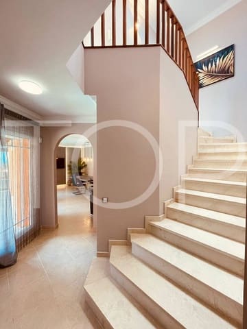 4 soveværelse Villa til salg i Los Cristianos, Arona med swimmingpool garage - € 795.000 (Ref: 7912174)