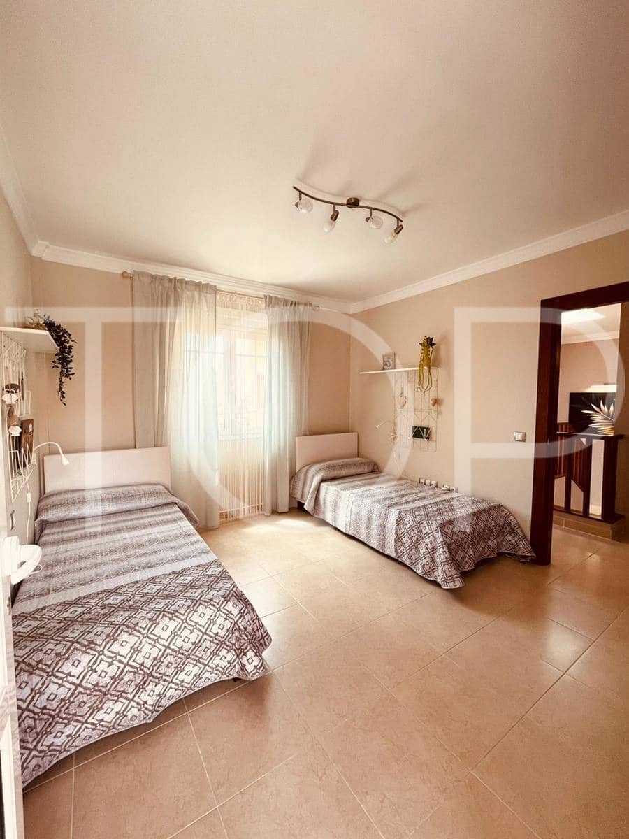 4 chambre Villa/Maison à vendre à Los Cristianos avec piscine garage - 795 000 € (Ref: 7912174)