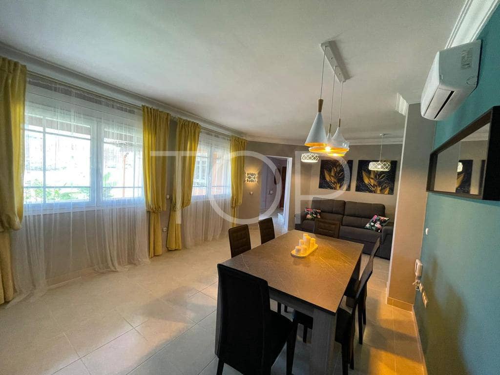 4 soveværelse Villa til salg i Los Cristianos med garage - € 775.000 (Ref: 7936425)