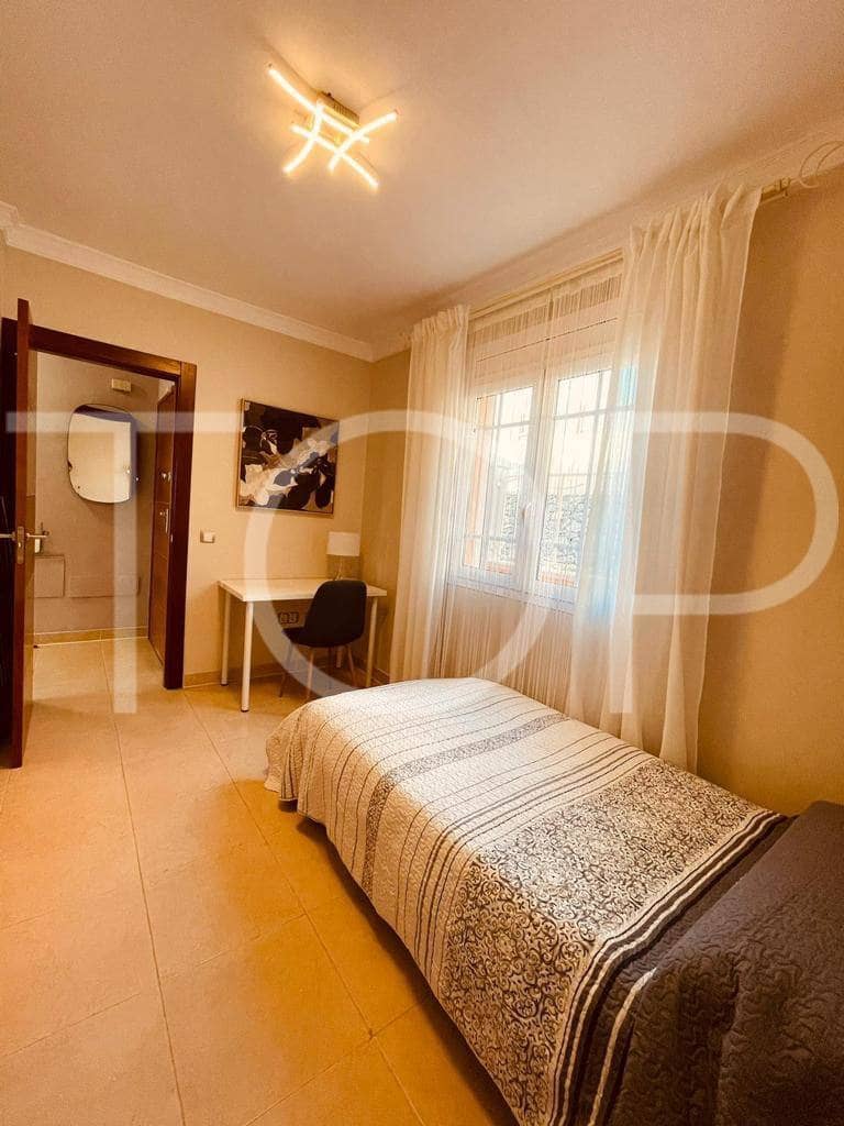 4 soveværelse Villa til salg i Los Cristianos med garage - € 775.000 (Ref: 7936425)