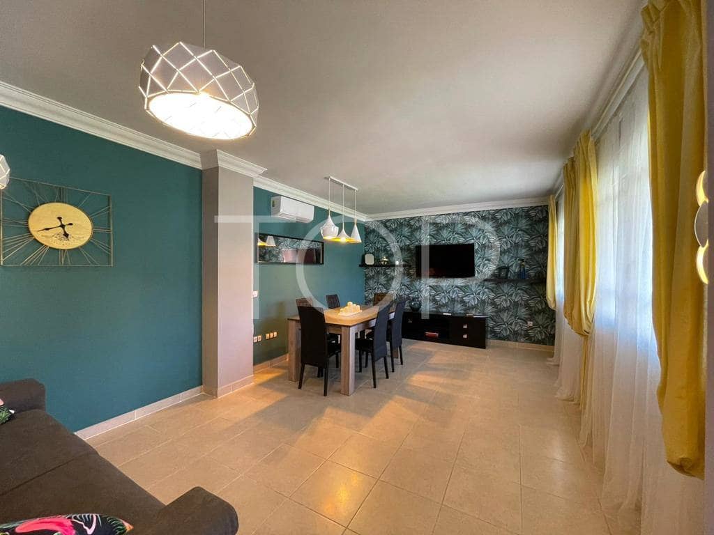 4 soveværelse Villa til salg i Los Cristianos med garage - € 775.000 (Ref: 7936425)