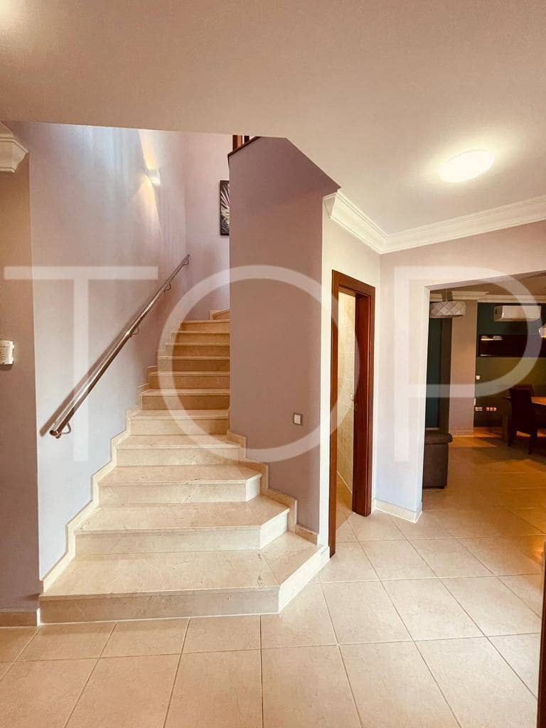 4 soveværelse Villa til salg i Los Cristianos med garage - € 775.000 (Ref: 7936425)